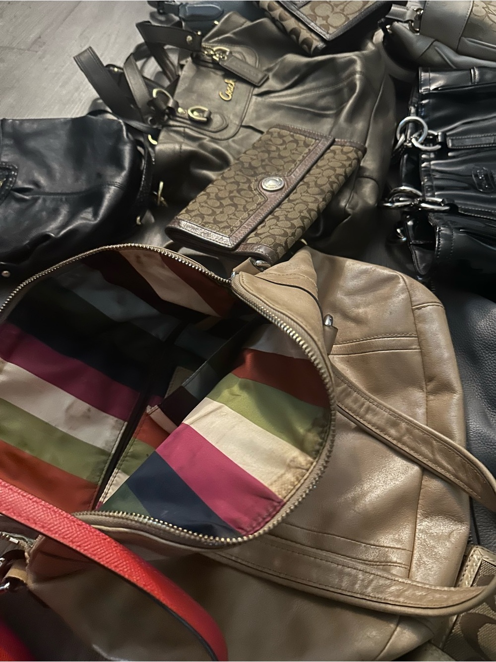 16 Authentic Coach Bags & Wallets Reseller Lot | Leather,Signature,Modern Styles - Picture 14 of 16